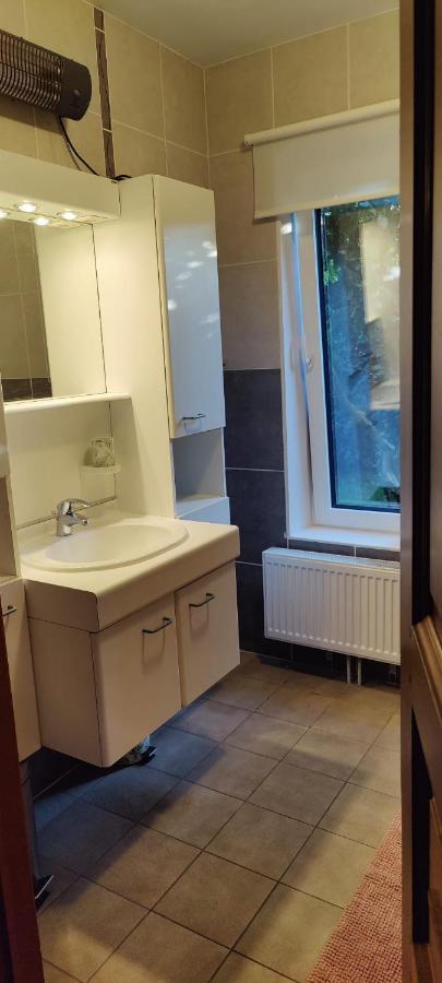 Chez Nous Apartment Бастон Екстериор снимка