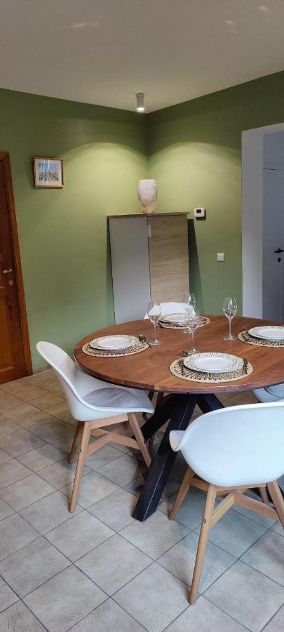 Chez Nous Apartment Бастон Екстериор снимка