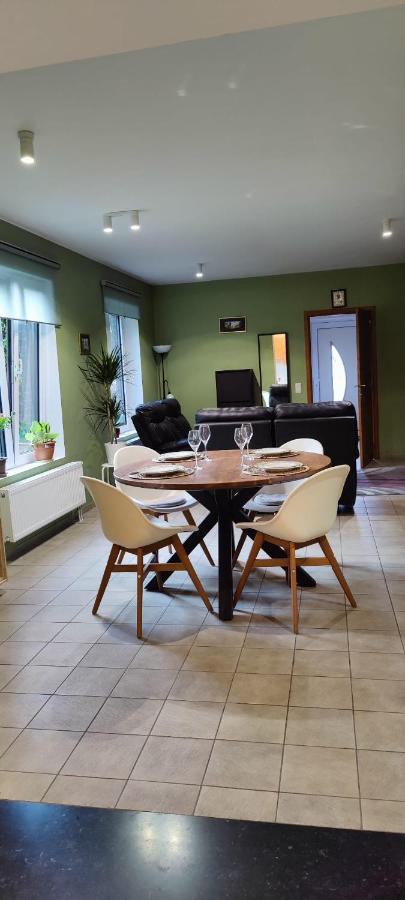 Chez Nous Apartment Бастон Екстериор снимка