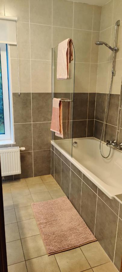 Chez Nous Apartment Бастон Екстериор снимка