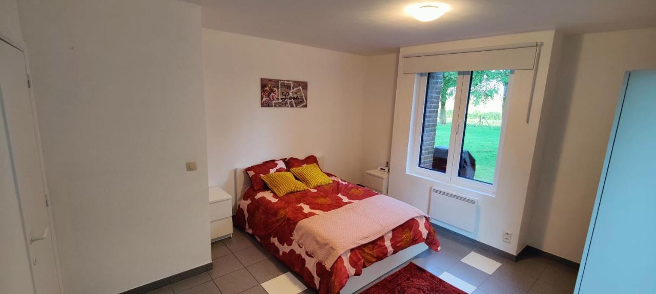 Chez Nous Apartment Бастон Екстериор снимка