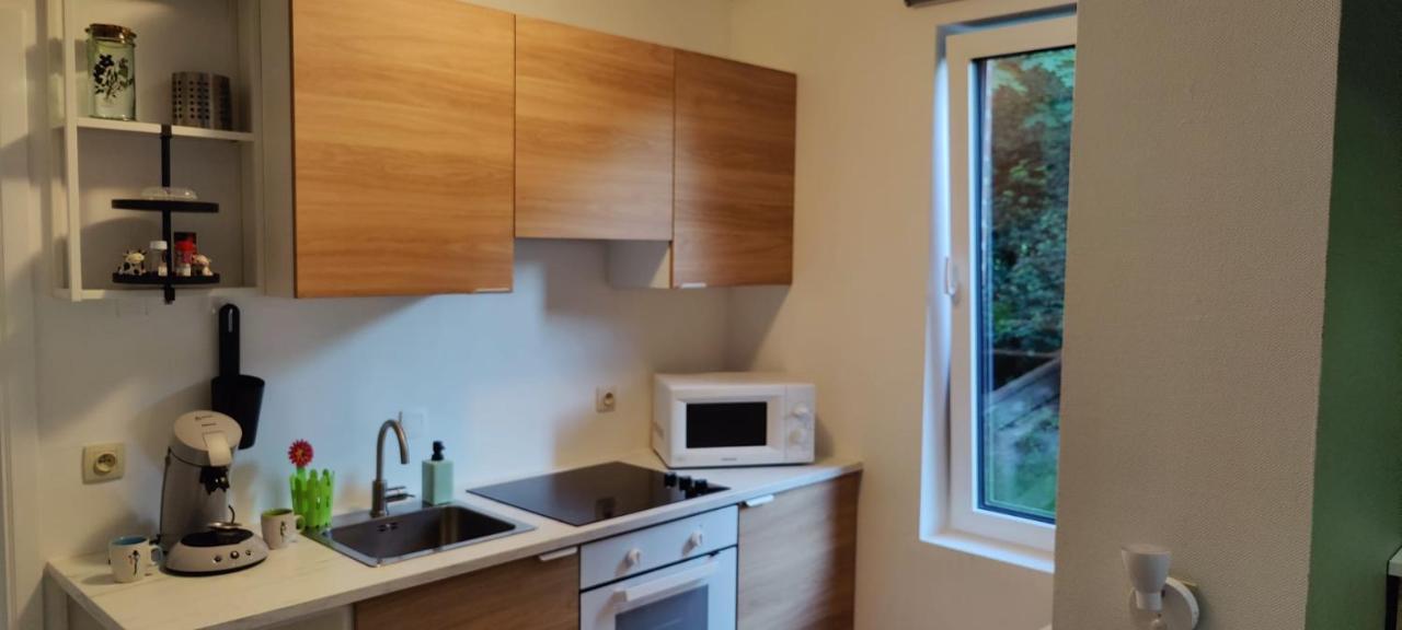 Chez Nous Apartment Бастон Екстериор снимка