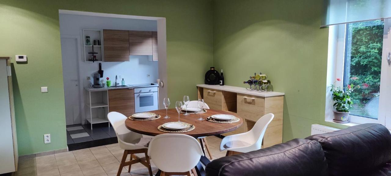 Chez Nous Apartment Бастон Екстериор снимка